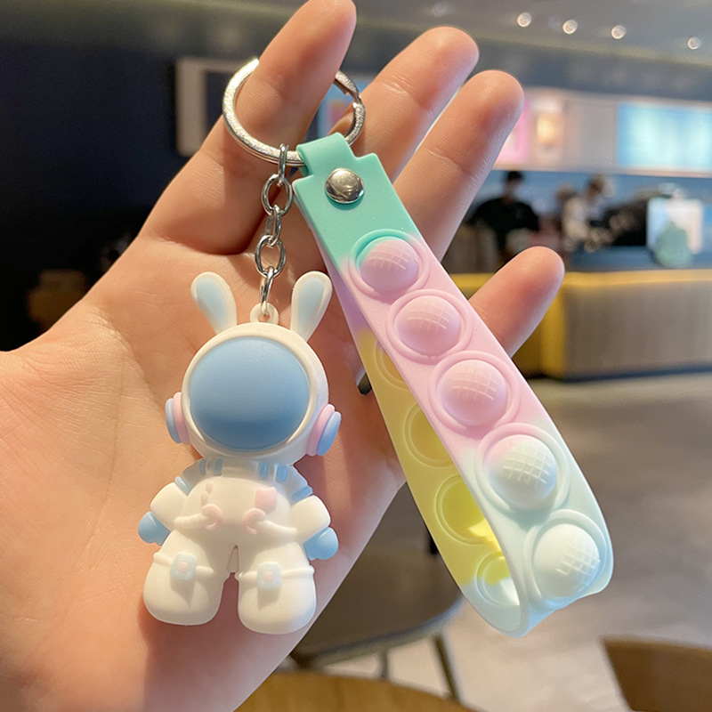 [Mới] 1 móc khóa phi hành gia tai thỏ siêu cute cho cặp đôi