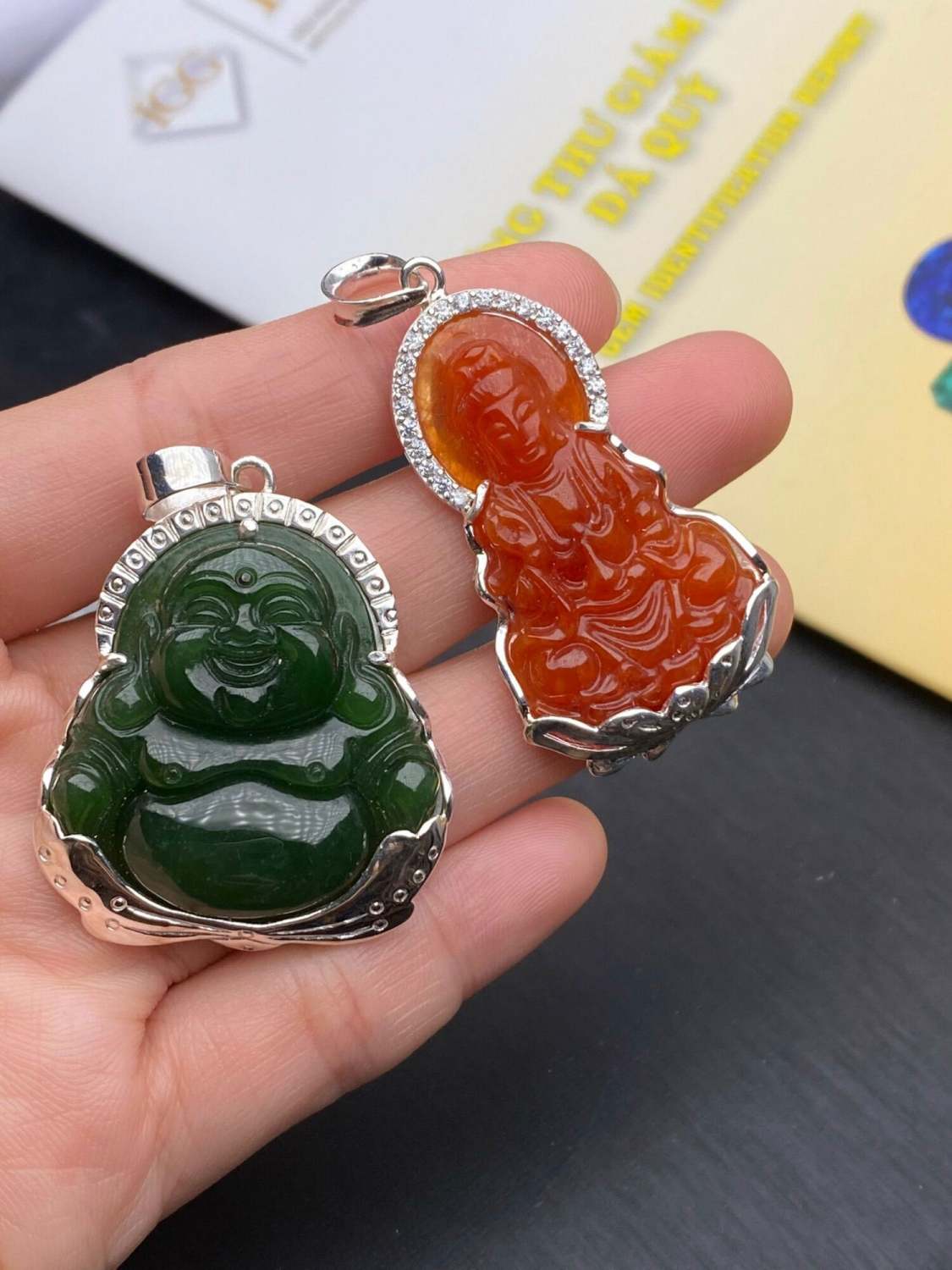 Mặt dây chuyền phật quan âm đá ngọc cẩm thạch huyết đã bọc bạc