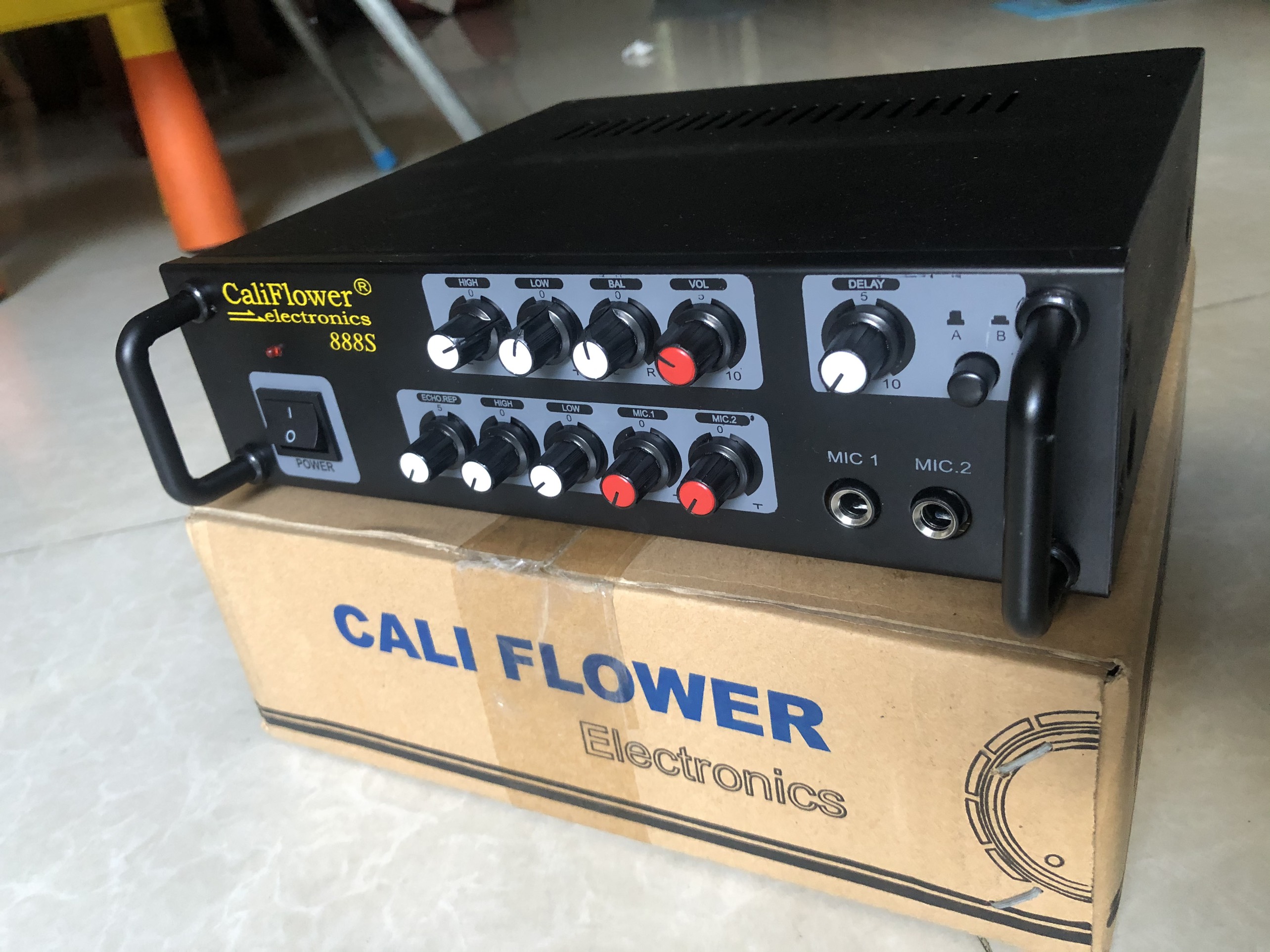 Amply Karaoke mini AC / DC 12V CALIFLOWER 888S