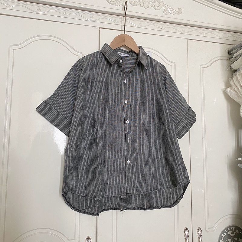 Áo sơ mi Hàn Quốc dáng rộng kẻ sọc cài khuy sau ulzzang - Chann Closet