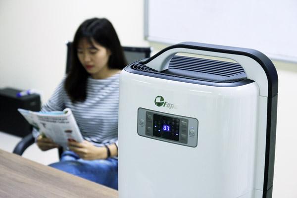 Máy hút ẩm dân dụng FujiE HM-916EC (Phòng dưới 20m2)