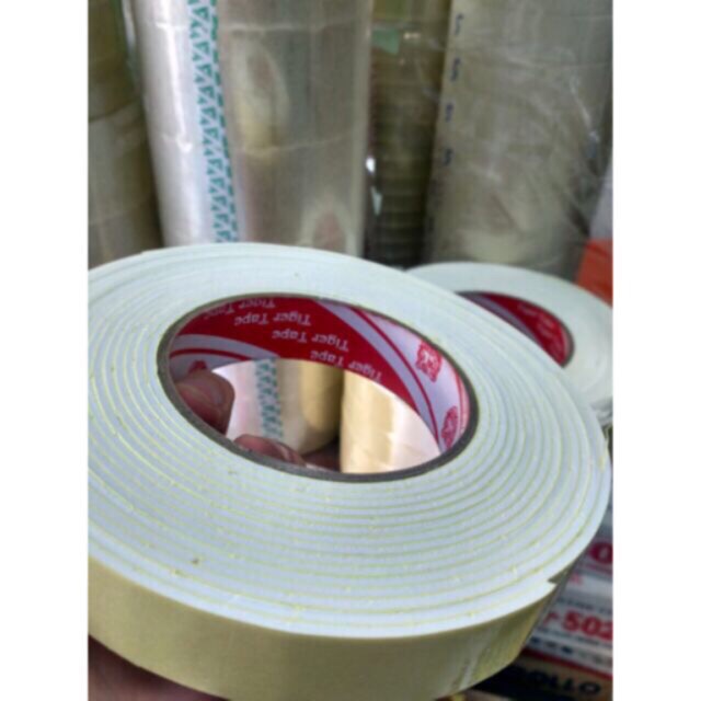 1 Cây Băng Keo Xốp 2 Mặt Vàng 2Cm - 10 Cuộn