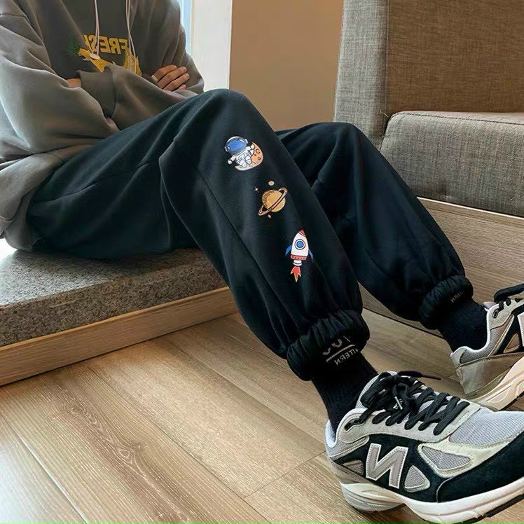 QUẦN THUN NỈ JOKER NAM ỐNG RỘNG LOGO IN VŨ TRỤ CAM KẾT KHÔNG BONG TRÓC BAO ĐẸP - SORA STORE