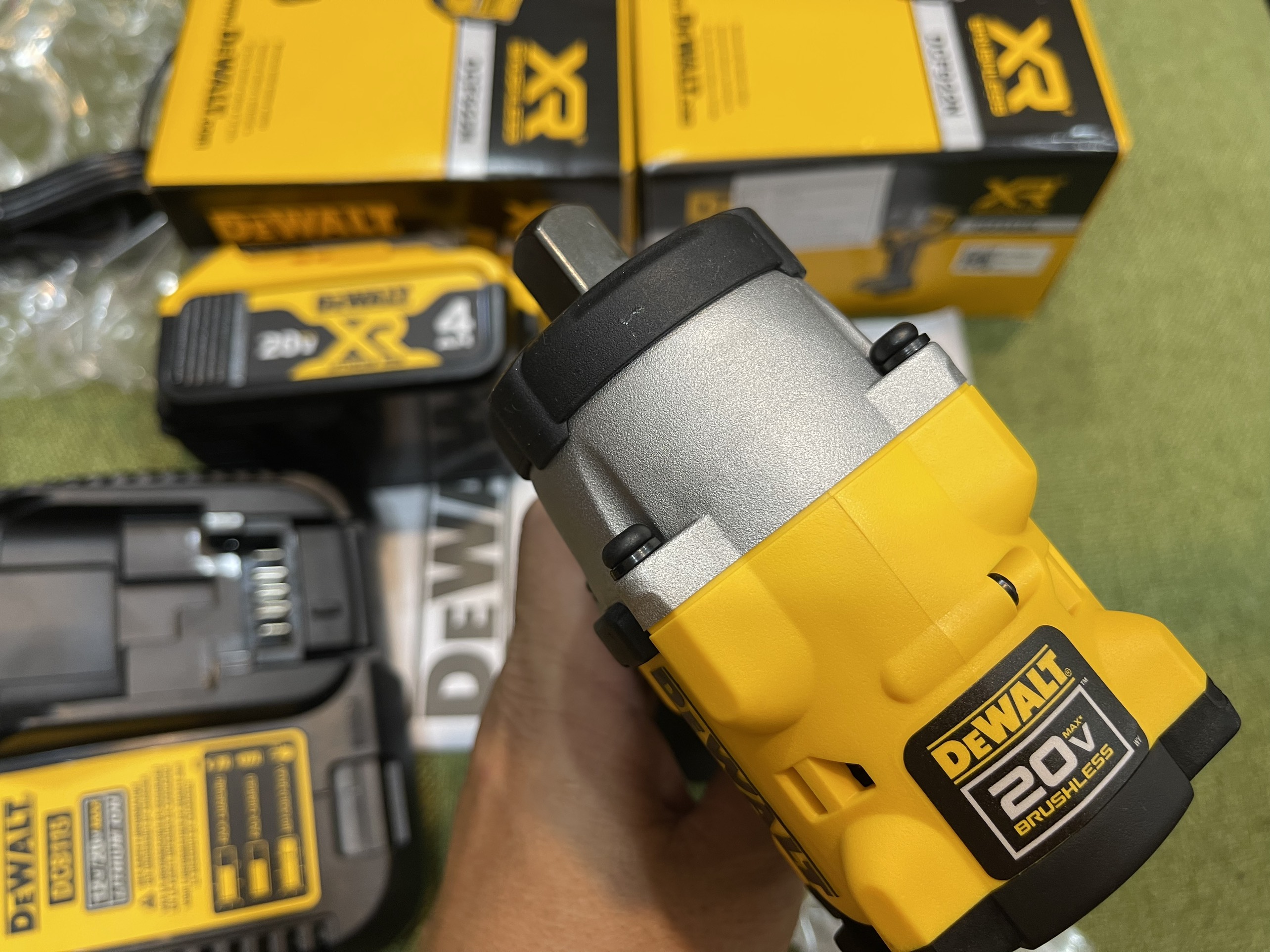 Máy siết bu lông Dewalt DCF922N (Thân máy)