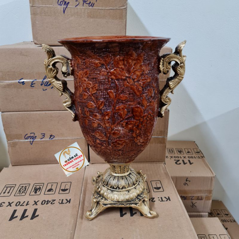Bình hoa cắm lông công, hoa lụa ⚡bao bể vỡ⚡composite dáng cúp số 18 cao 40cm