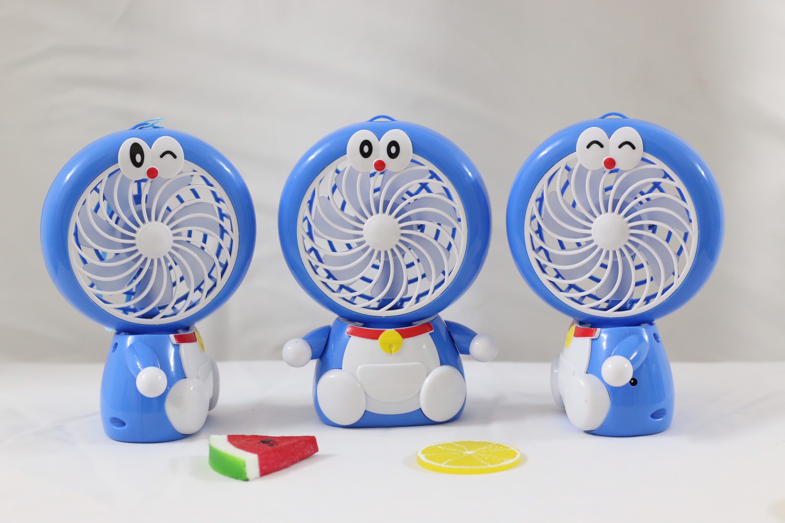 Quạt Tích Điện Mini Có Đèn Doremon Doraemon