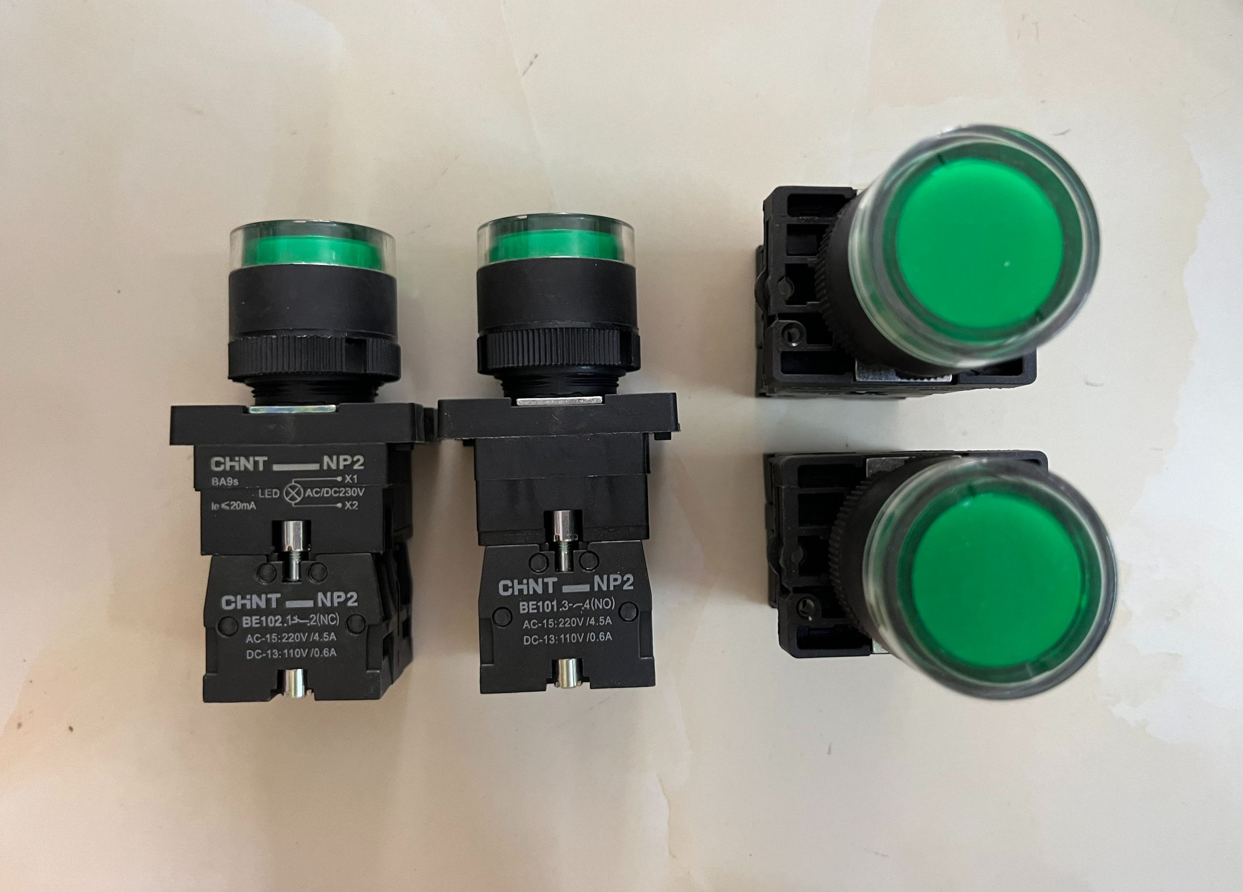 Nút nhấn nhả có đèn Chint xanh đỏ phi 22mm (CHÍNH HÃNG)