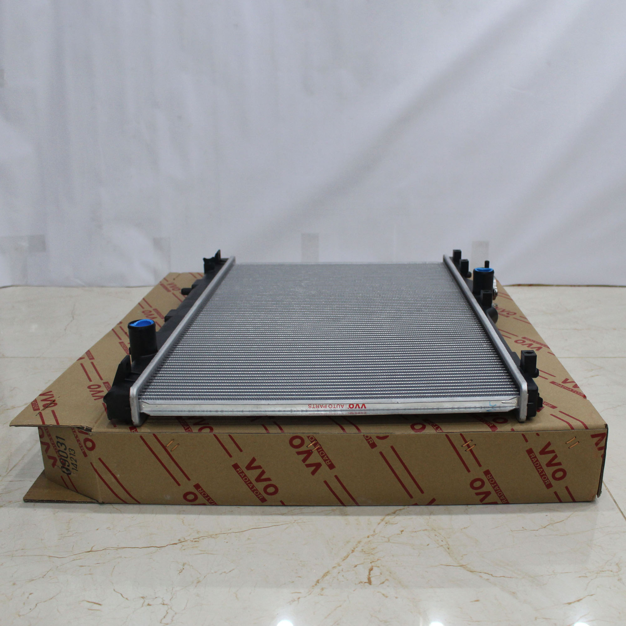 Két nước làm mát Mitsubishi Zinger, số sàn