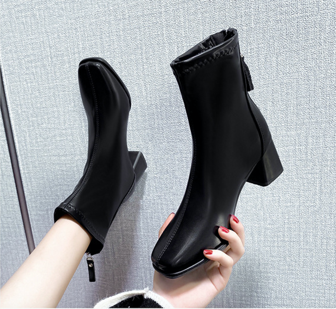 Giày boot nữ cổ lửng màu đen ĐƠN GIẢN đế thấp GBN2301