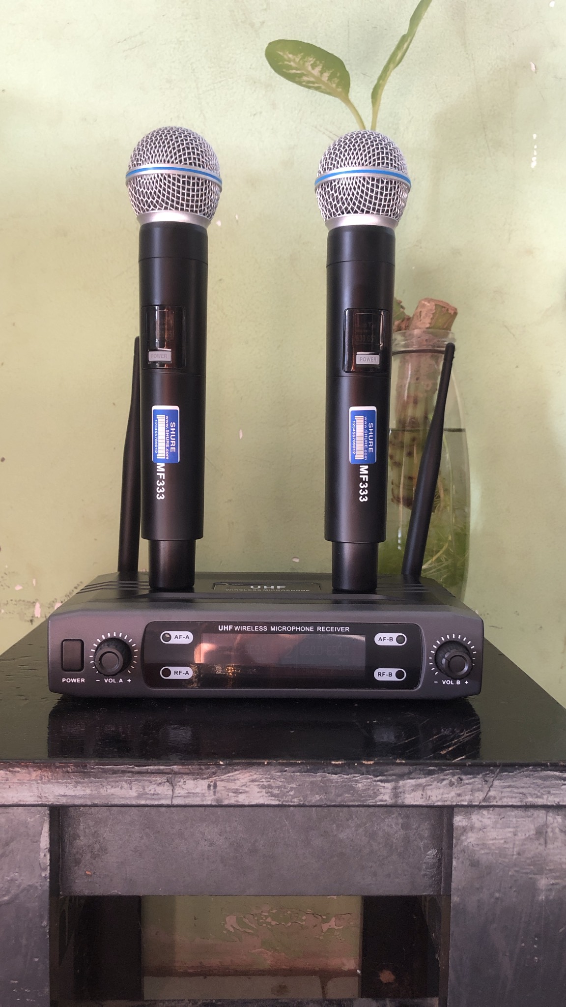 Micro không dây shure pro vt500