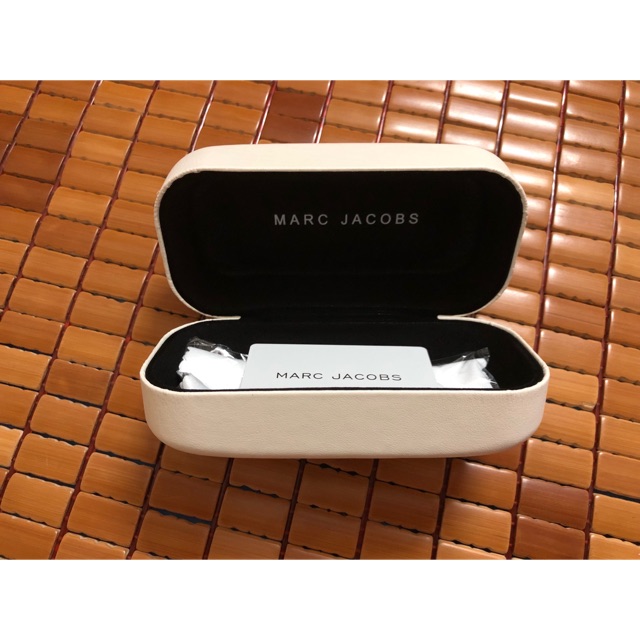 Hộp Đựng Kính Marc Jacob