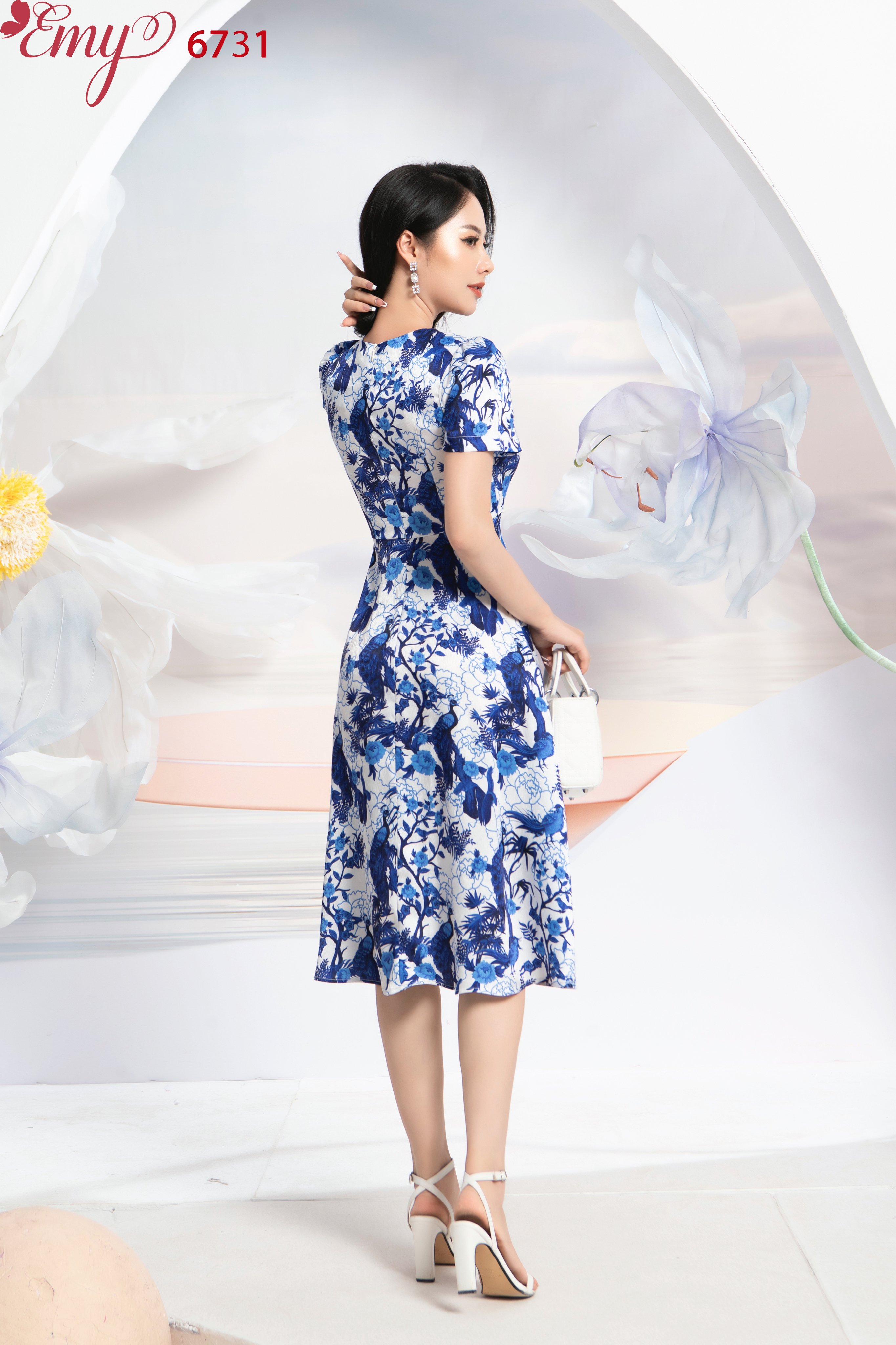 Đầm EMY EM6731 Xoè Cổ Cách Điệu