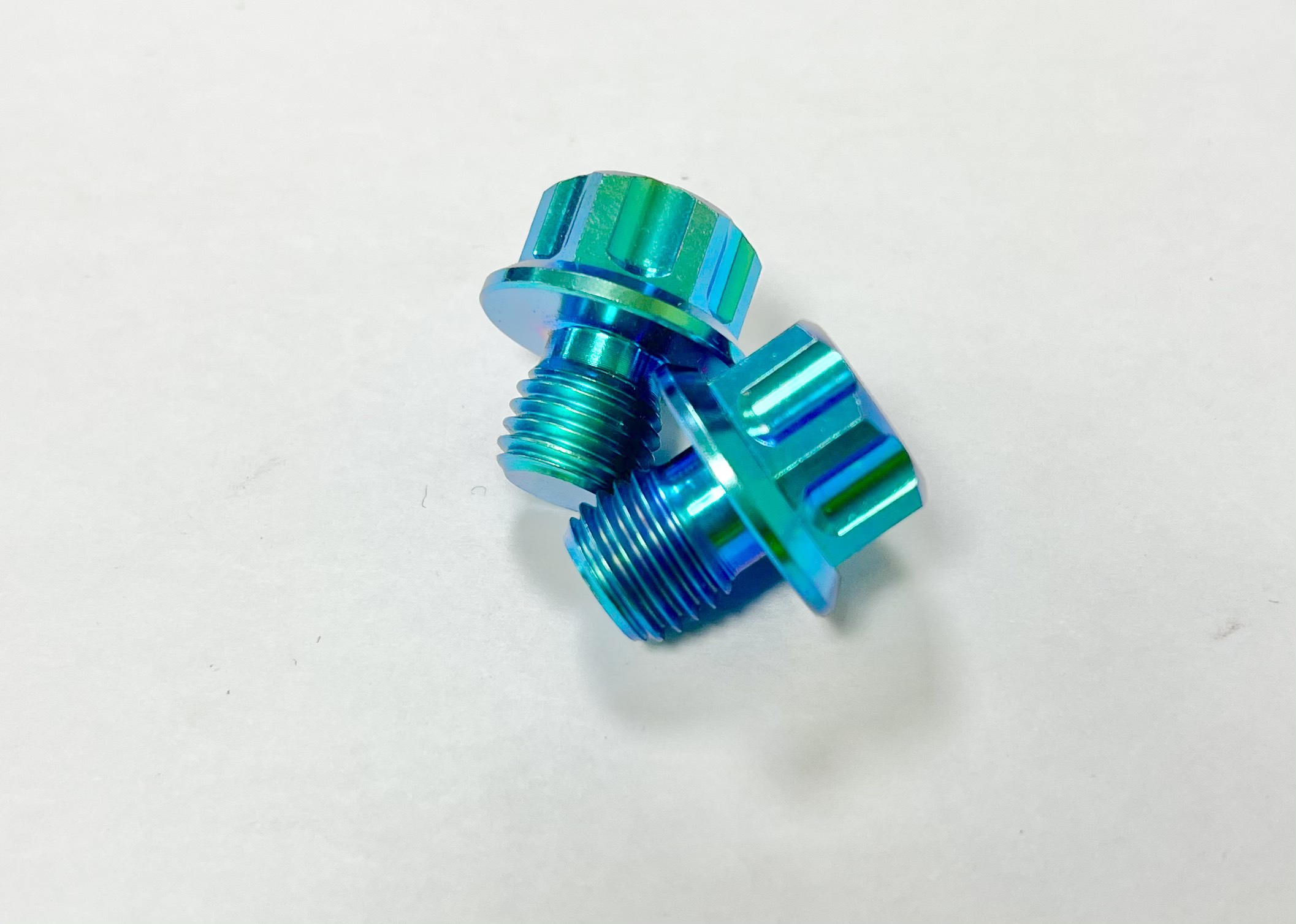 Ốc chân kính kiếng GR5 SALAYA