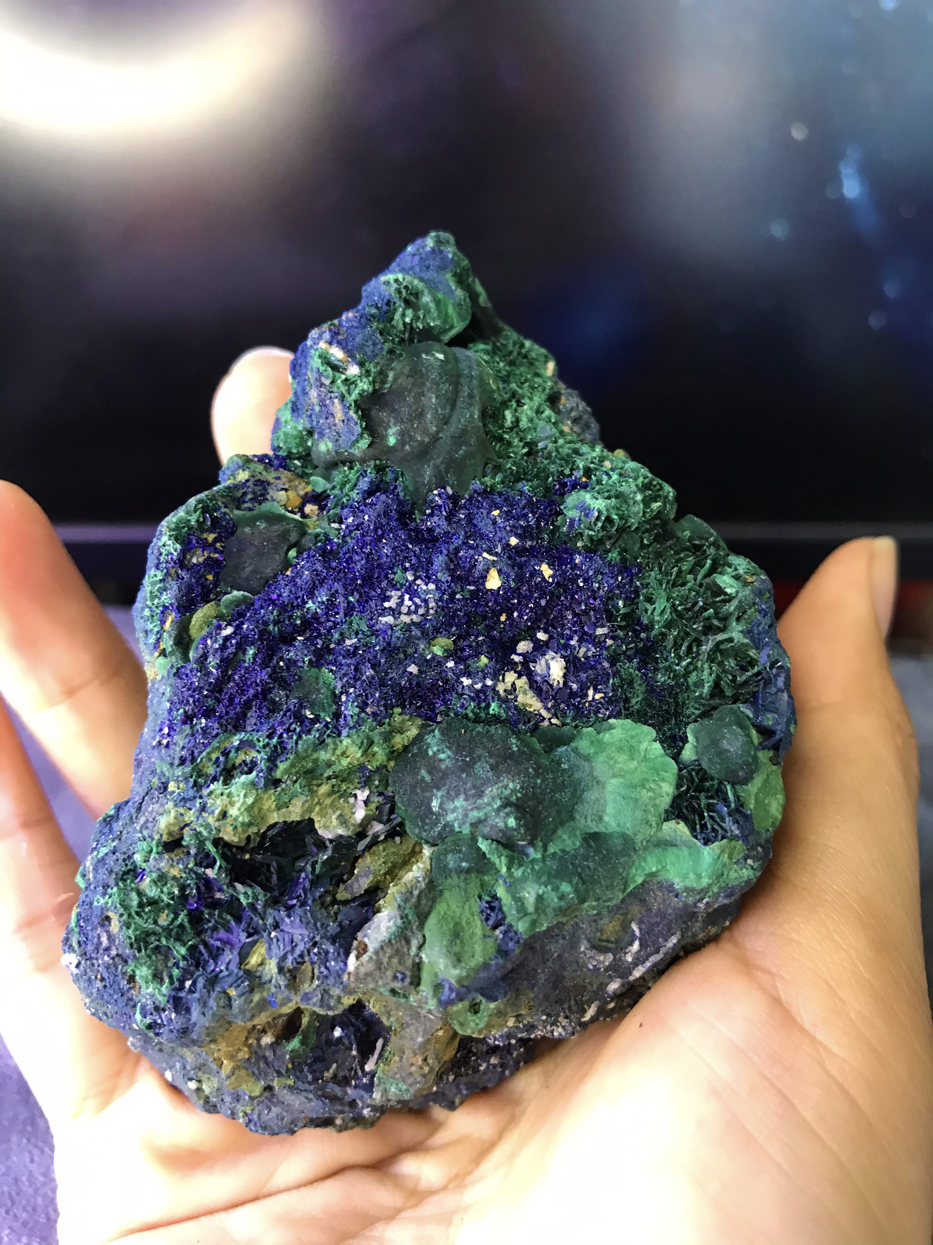 Đá lông công Azurite Malachite tự nhiên kèm đế gỗ Ms53