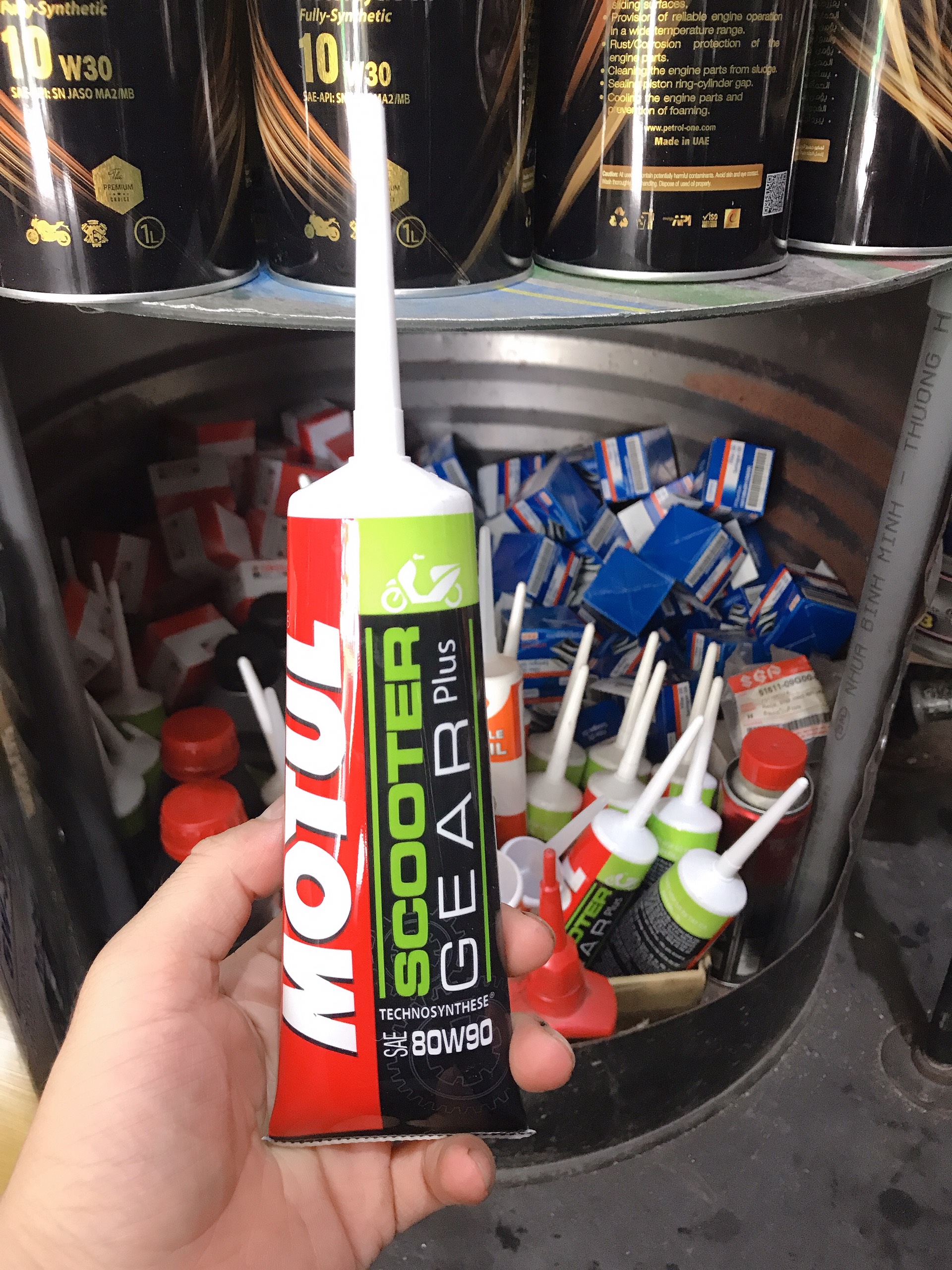 [HCM]Nhớt hộp số (nhớt lap) dành cho xe tay ga Motul Scooter Grear Plus 80W90 120ml