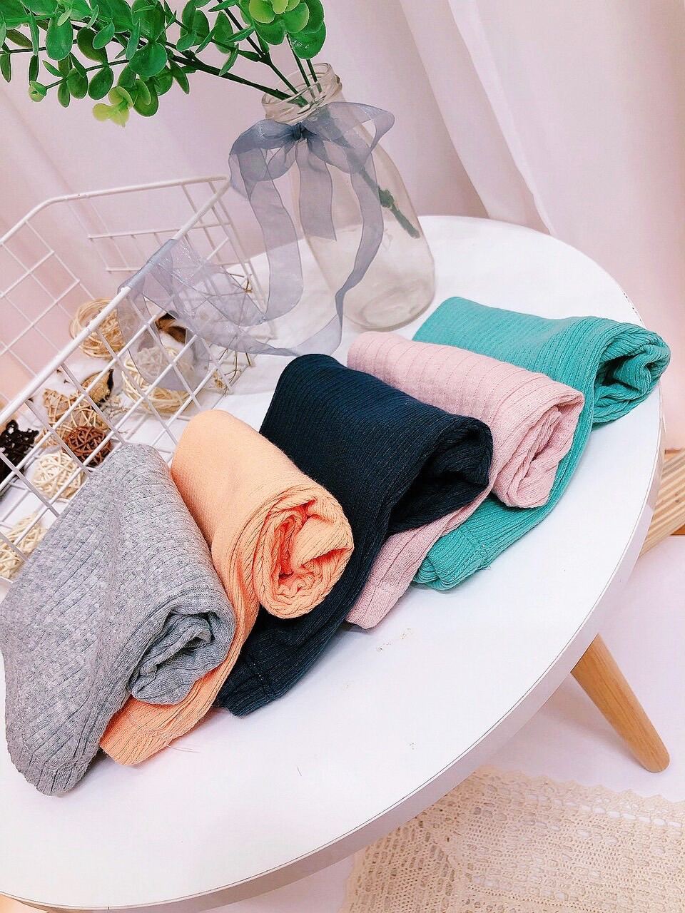 Quần legging lửng thông hơi cho bé.