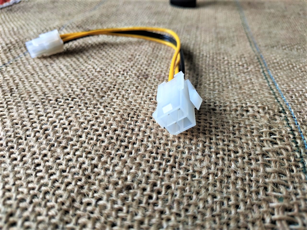 Dây nối dài 4 pin CPU