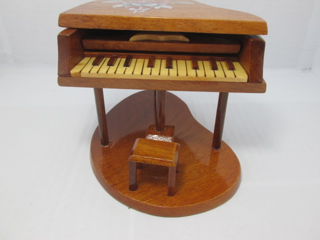 Đàn Piano trang trí