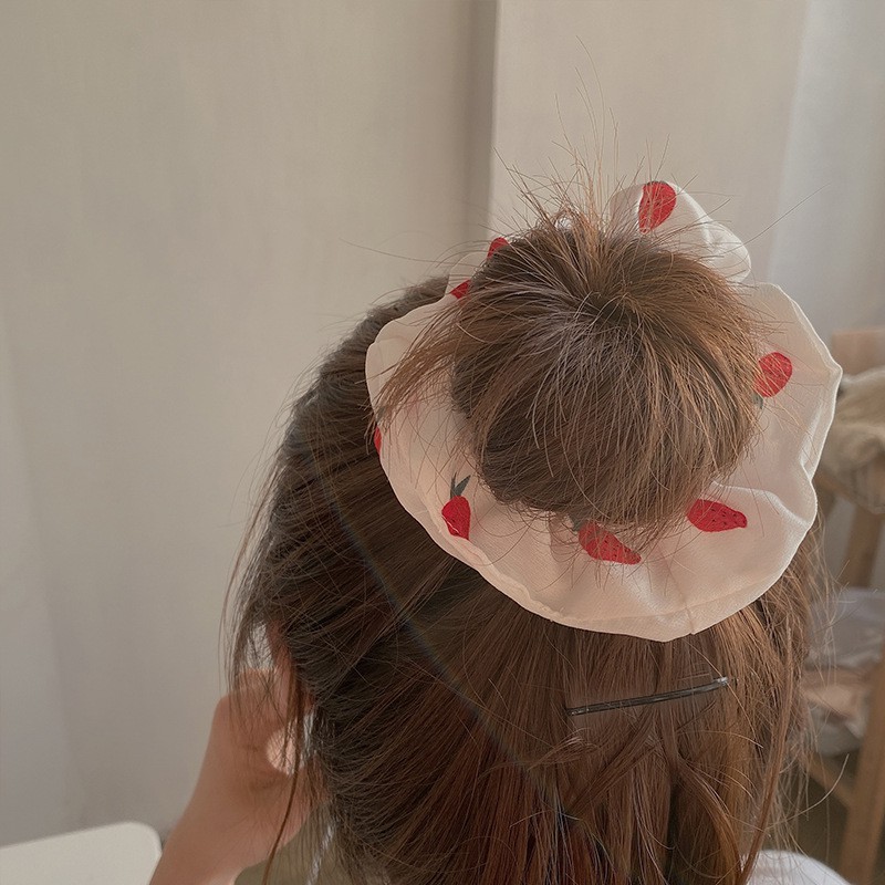Scrunchies quả dâu xinh xắn