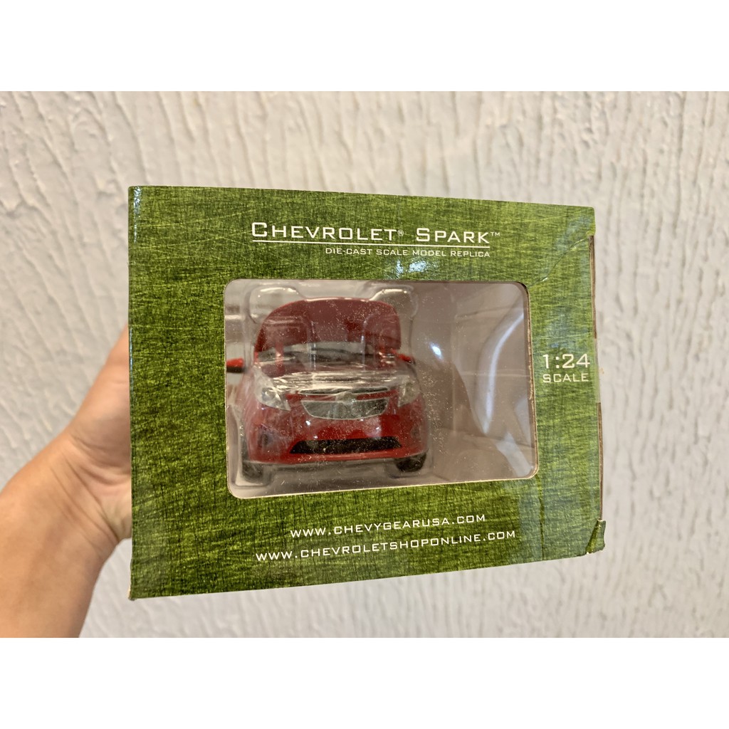 Mô hình xe Chevrolet Spark tỷ lệ 1:24