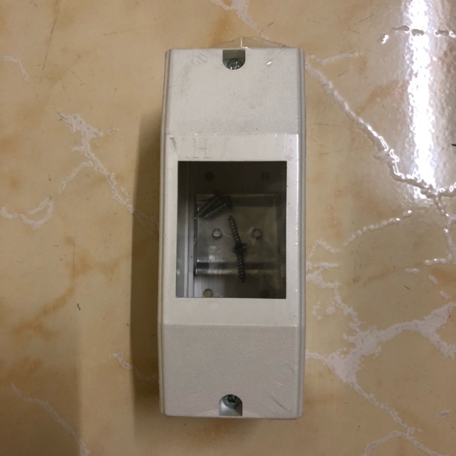 [HCM]Hộp CB 2P gắn nổi