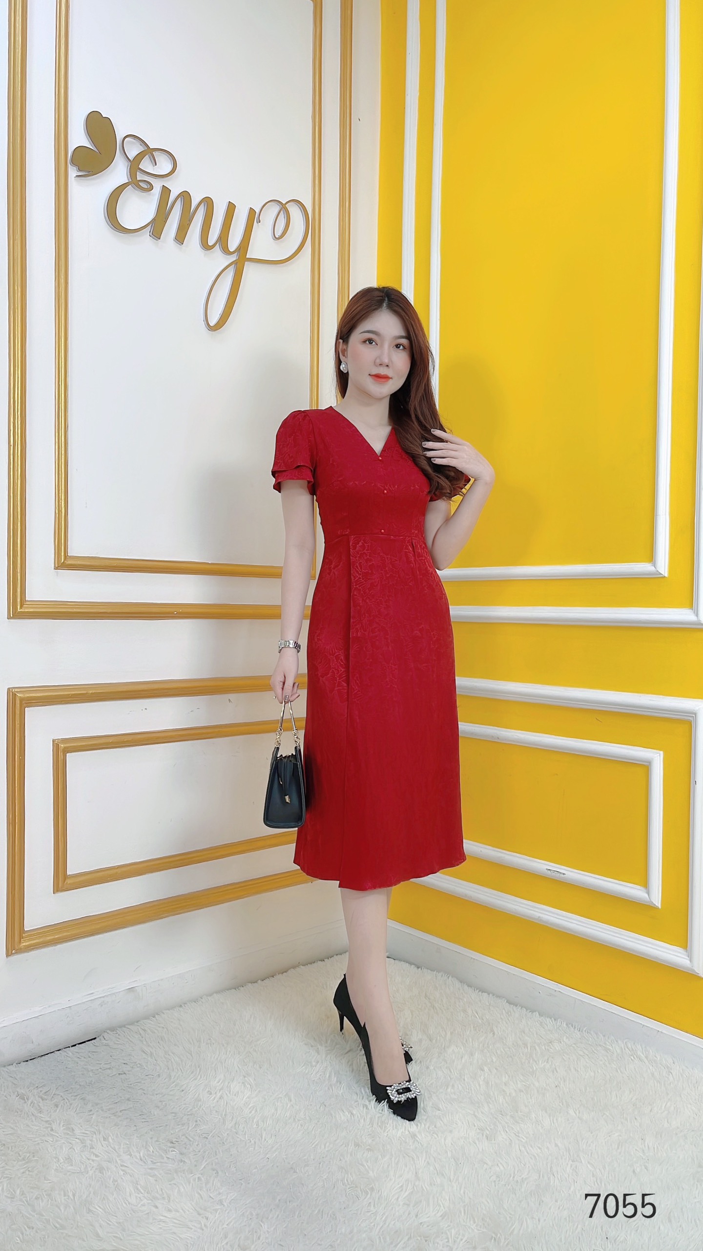 Đầm EMY EM7055 A Đỏ Cổ V