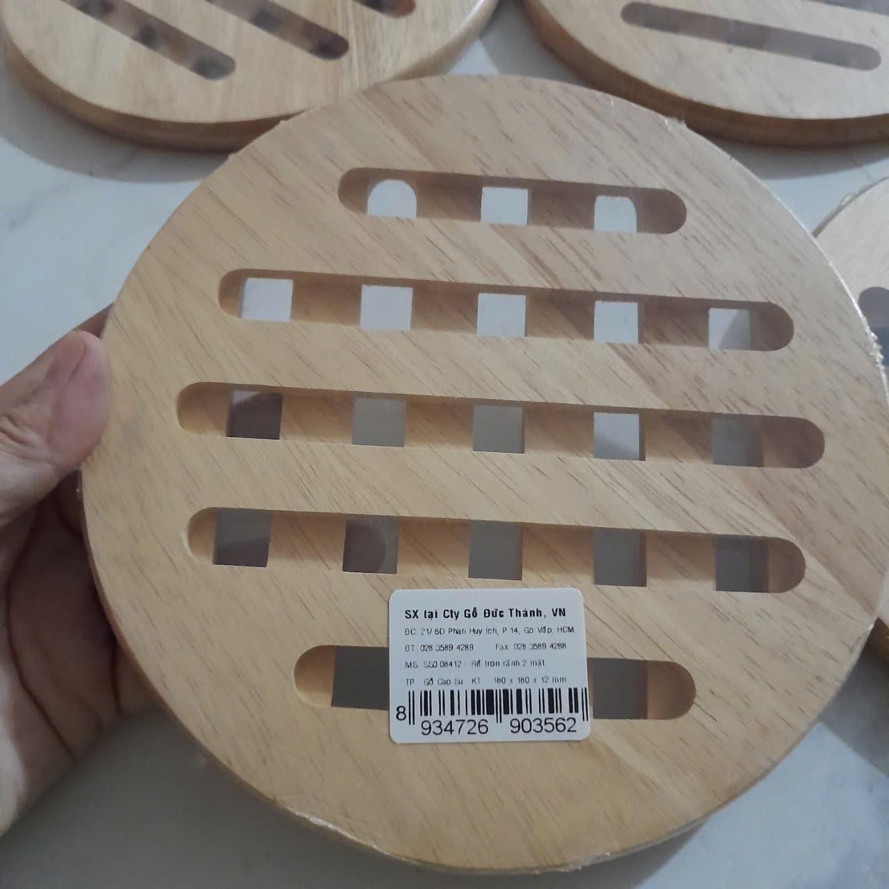 Gia dụng gỗ Đức Thành, sản phẩm đồng giá, chất liệu gỗ cao su tự nhiên