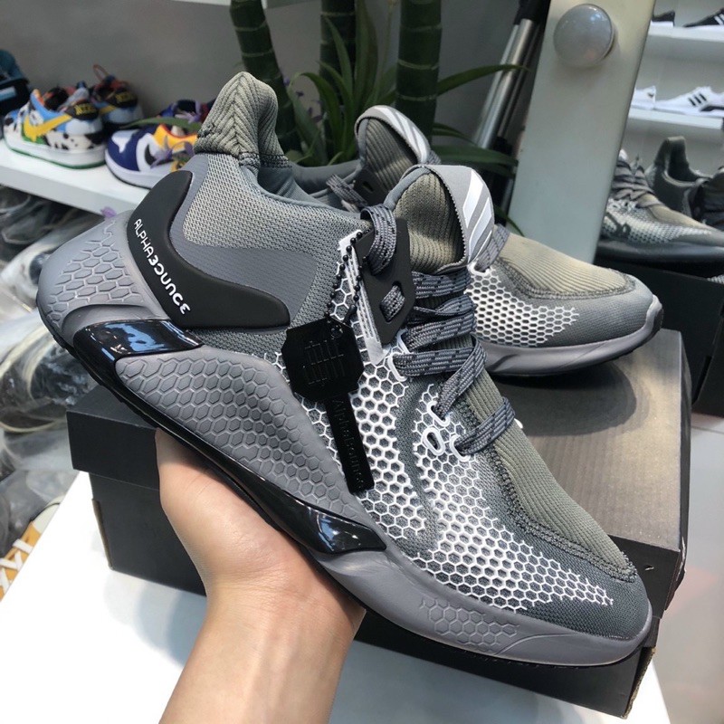 Giày thể thao sneaker alphabounce 2020 đen đốm trắng
