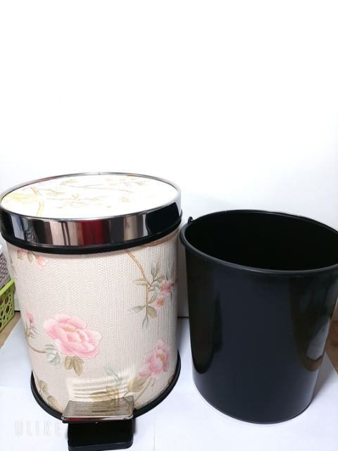 Thùng rác bật rác gấm đẹp