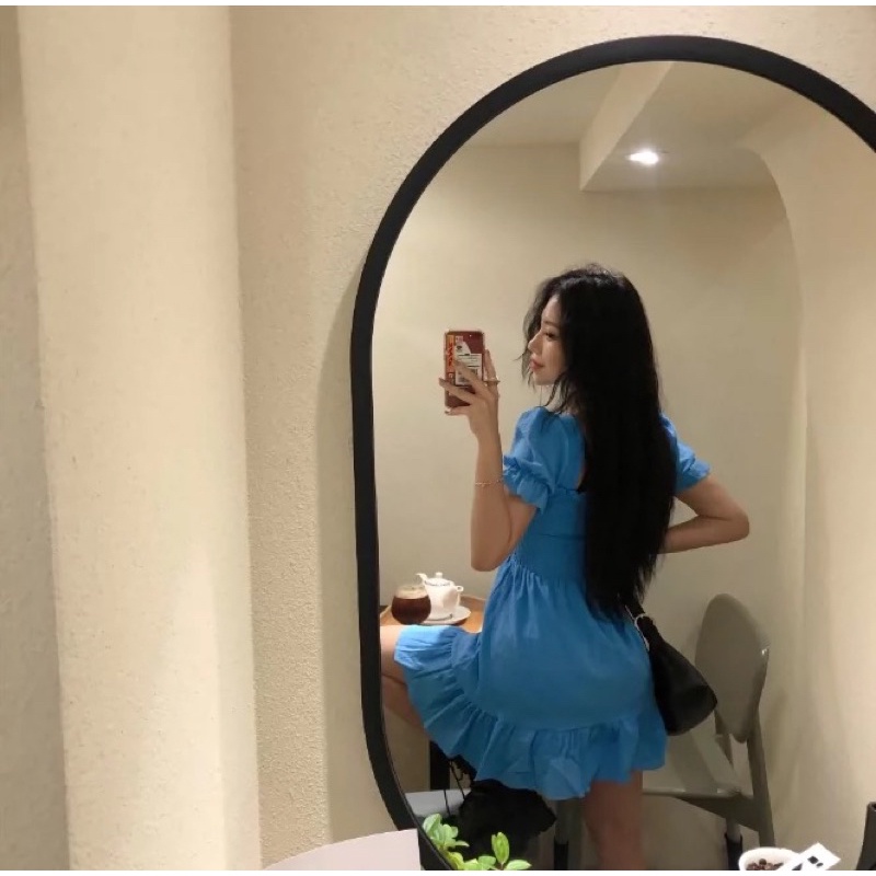 Đầm cổ vuông tay bồng