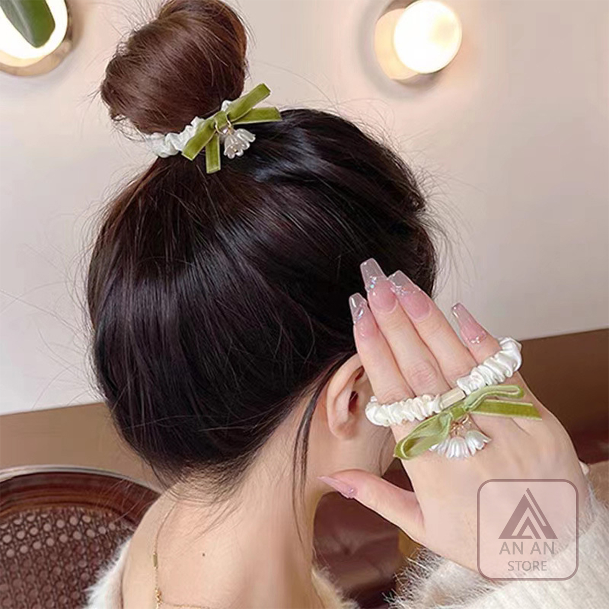 Cột Tóc Scrunchies Hoa Linh Lan Trắng
