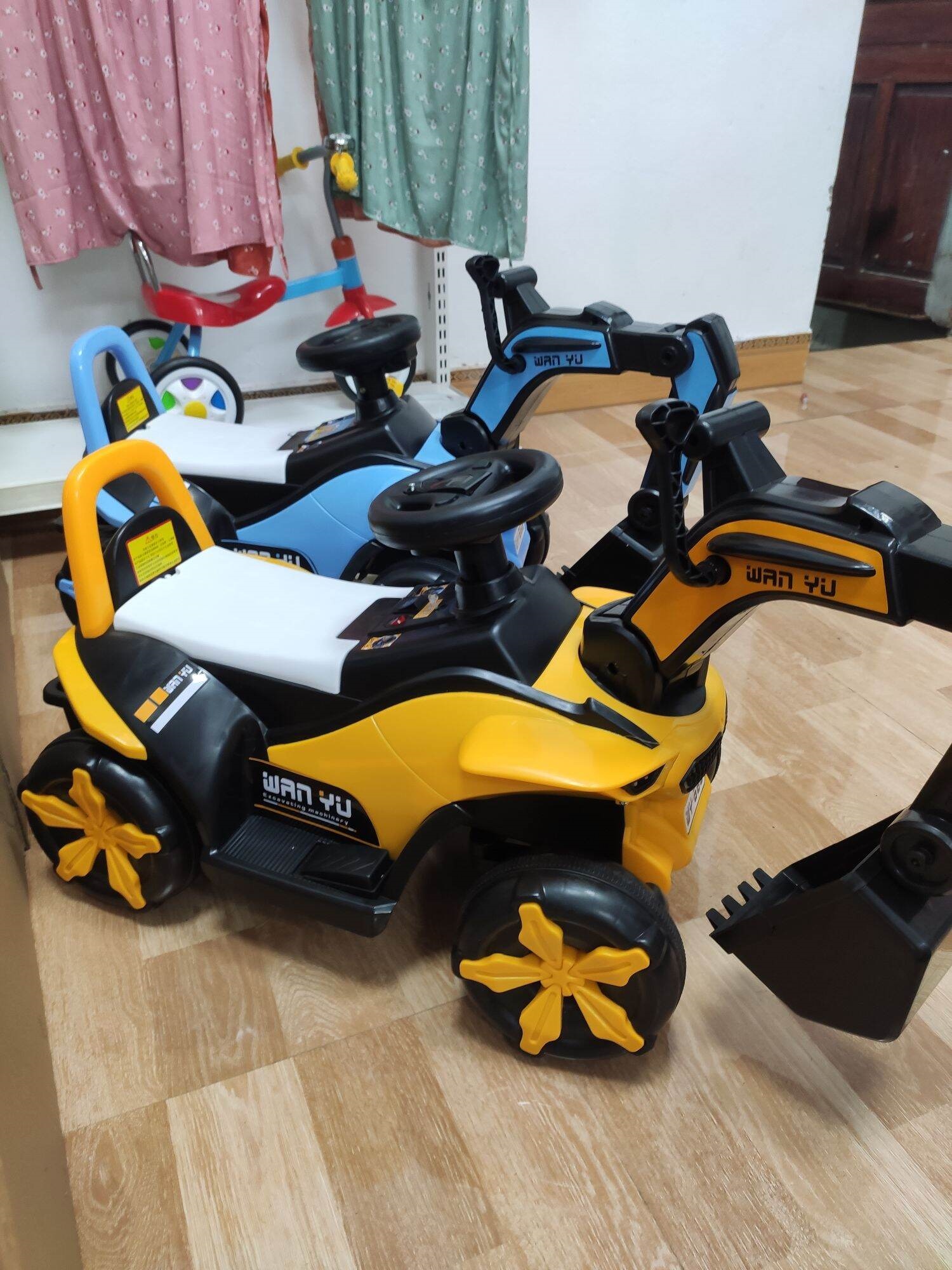 Xe cần cẩu điện / chòi chân - máy xúc điện 688 - có nhạc cho bé yêu