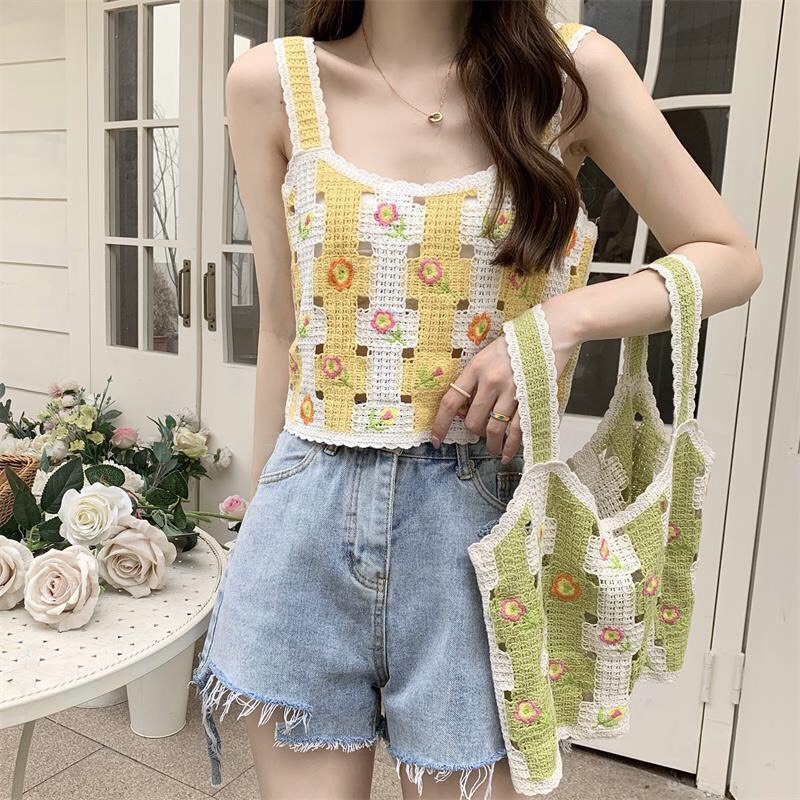 Áo croptop len móc hoa thêu mặc đi biển, du lịch