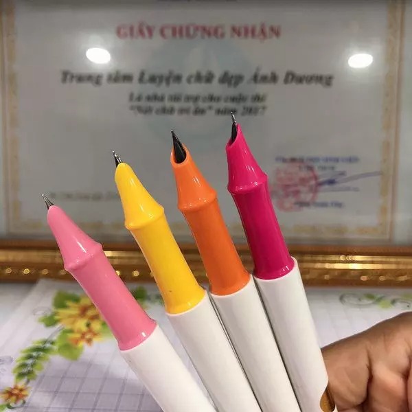 Bút Ánh Dương SH 056 (ngòi êm trơn)
