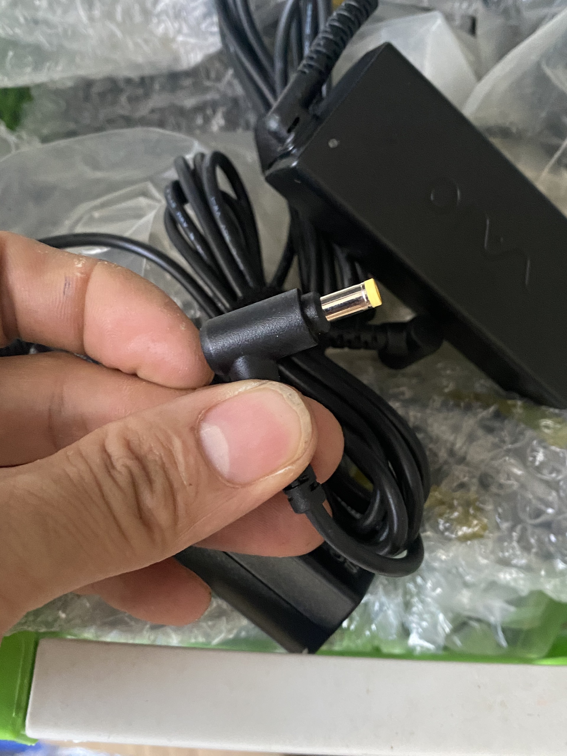 Sạc laptop Sony 10.5V bản gốc Sony cung cấp