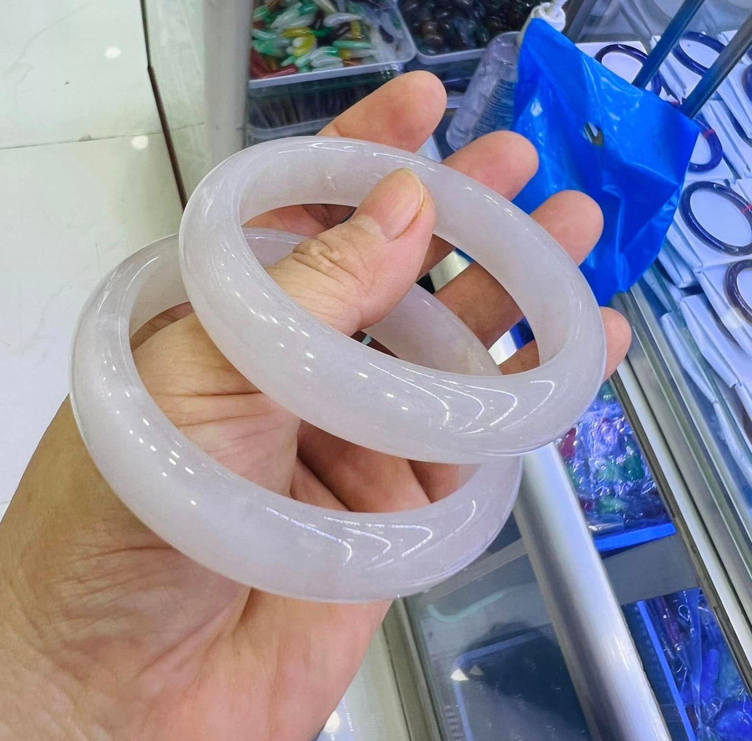 Vòng liền khối cẩm thạch trắng size lớn