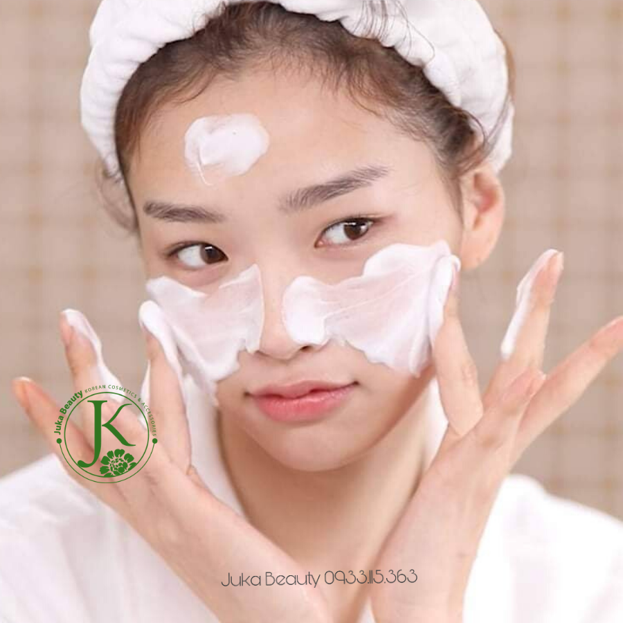 Sữa rửa mặt Mamonde Flower Lotus Micro Deep Cleansing Foam 150ml