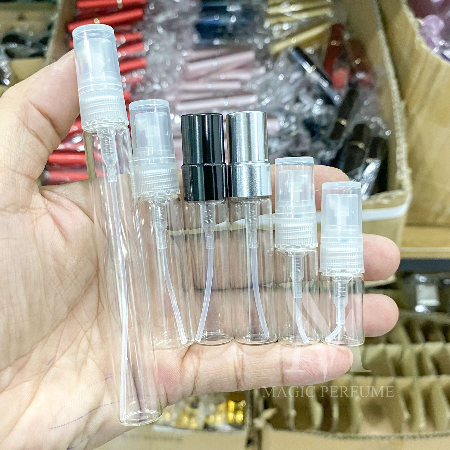 Chai lọ đựng nước hoa thủy tinh tròn dài, loại đẹp