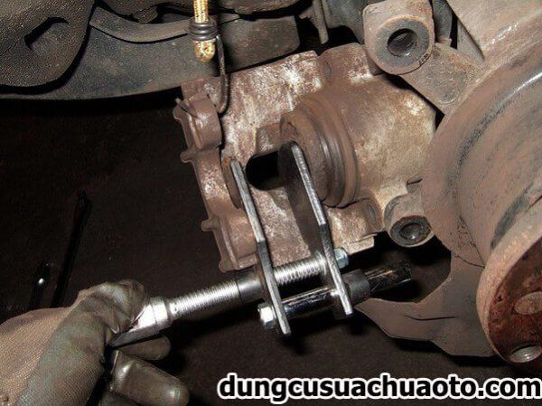 Vam ép piston phanh xe