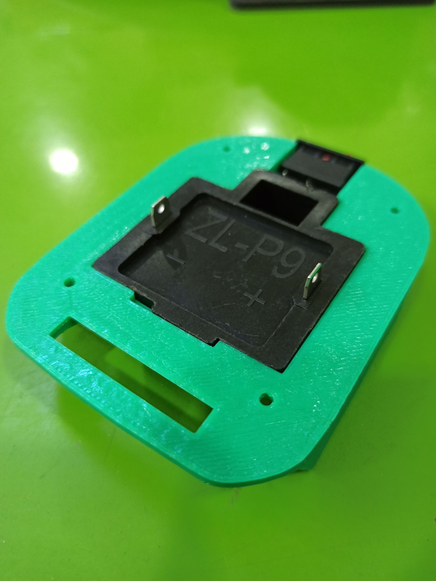 Đế pin Makita có công tắc