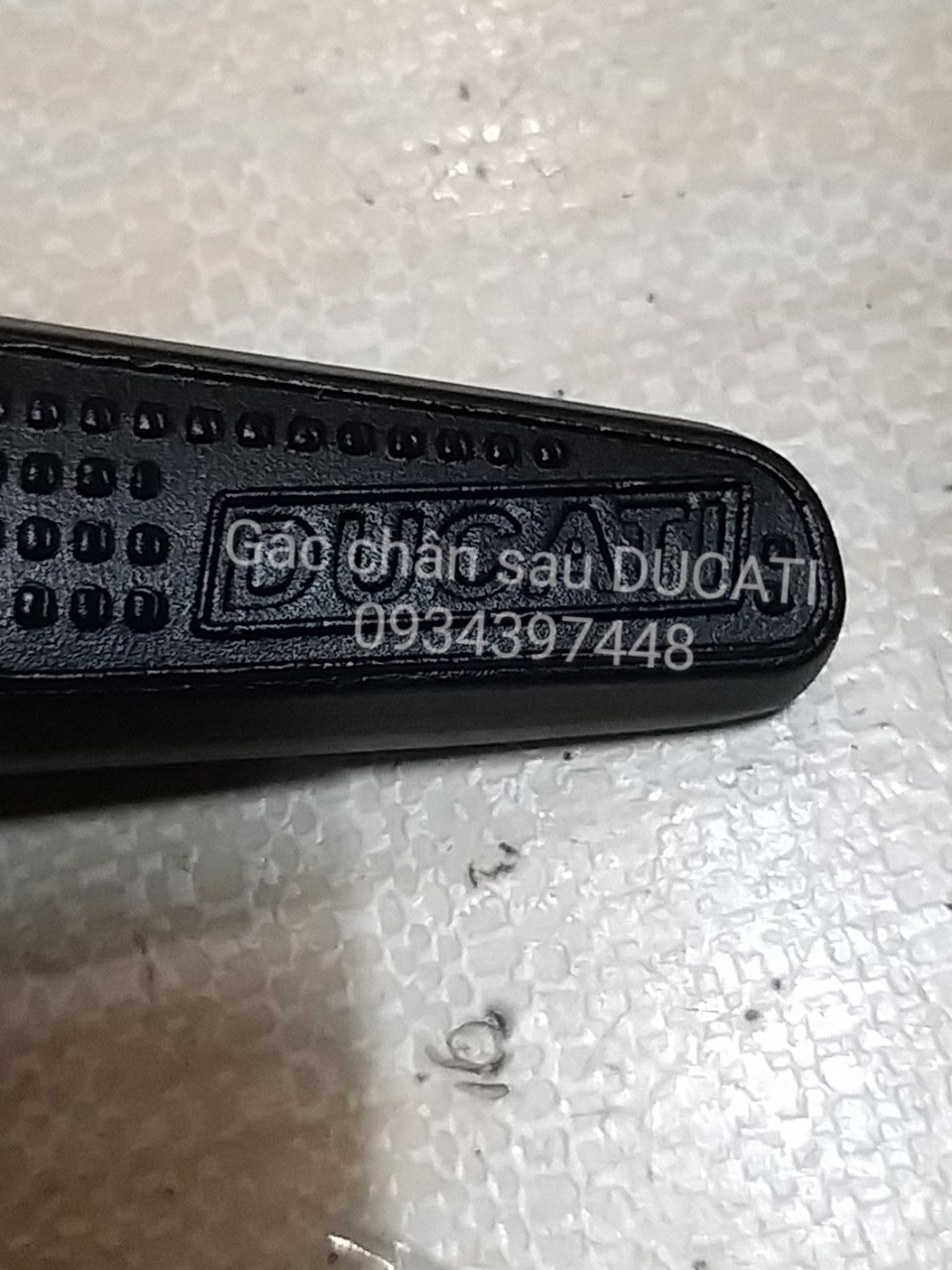 GÁC CHÂN SAU DUCATI
