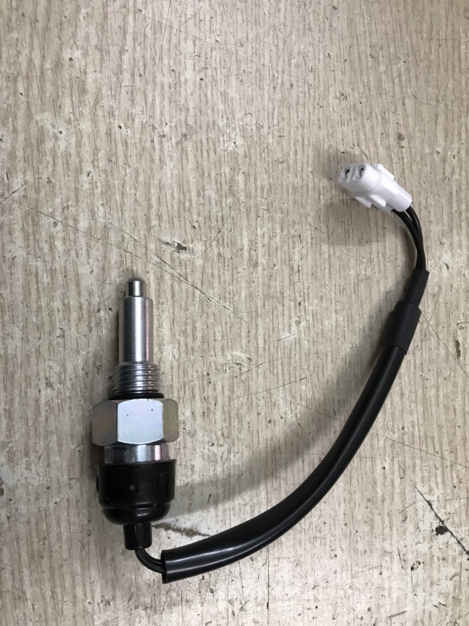 Công tắc báo đèn lùi xe Sym