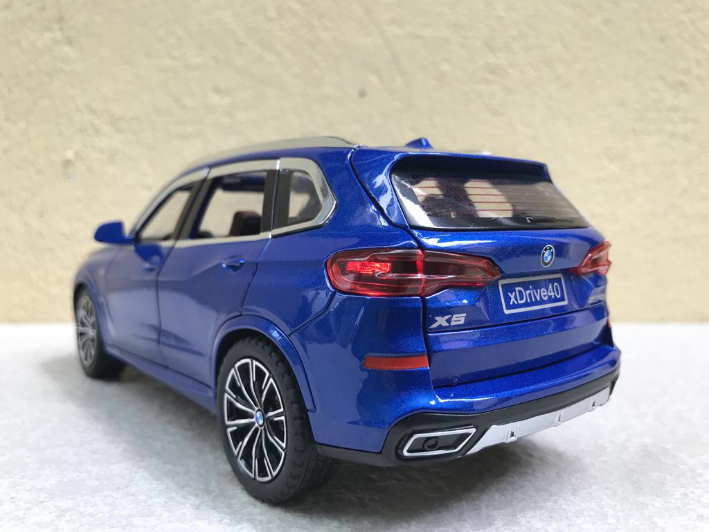 Mô hình xe BMW X5 xDrive40i 1:24