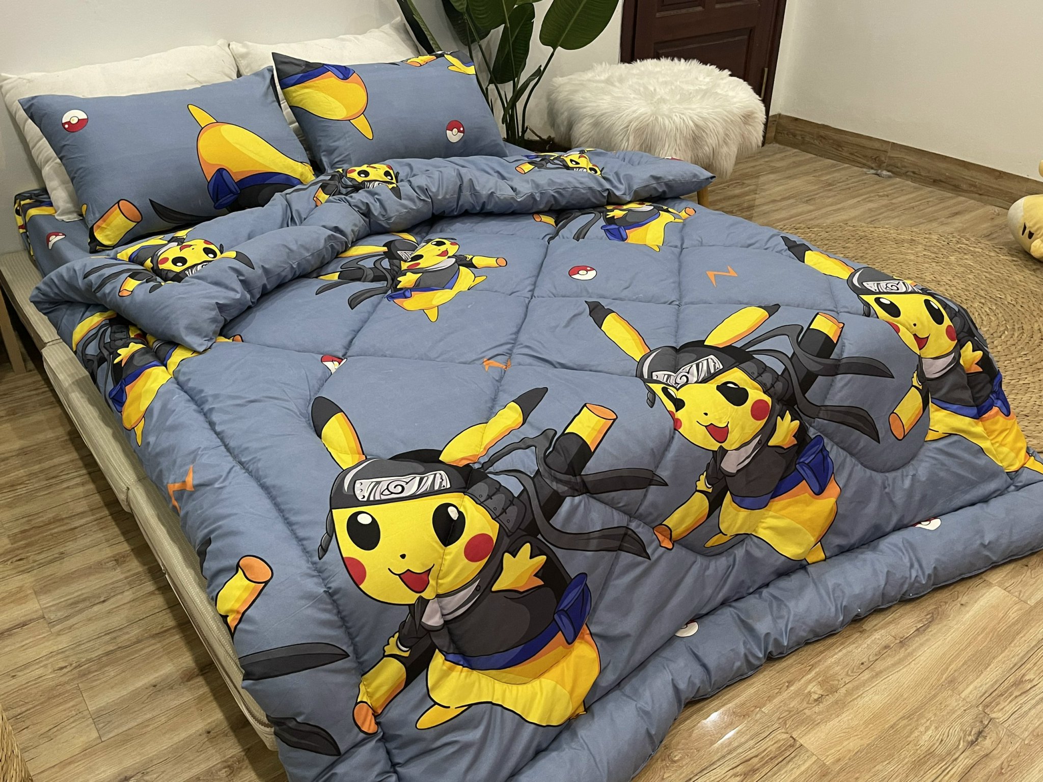 Set Ga Gối Mẫu Hoạ Tiết Pikachu P65 ( Gồm 1 ga bo chun, 2 vỏ gối nằm và 1 vỏ ôm )