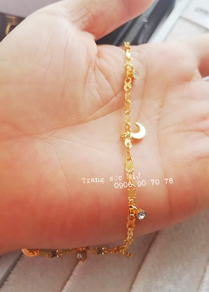 Lắc chân titan trăng sao