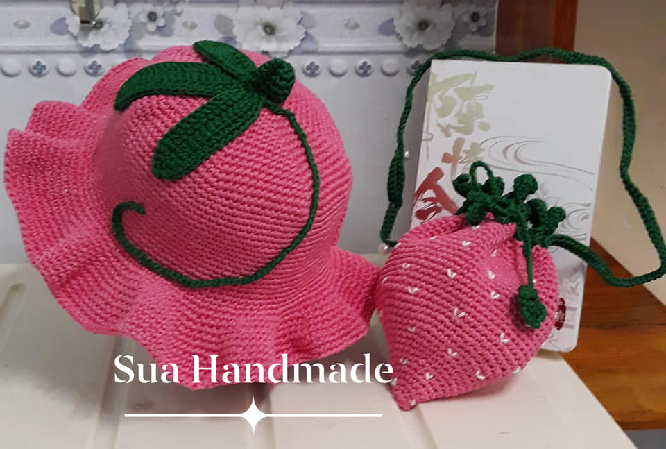 Combo túi và nón handmade hình dâu
