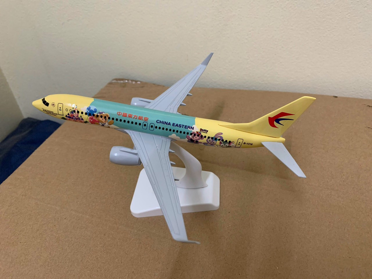 Mô hinhg máy bay Duffy 737 20cm