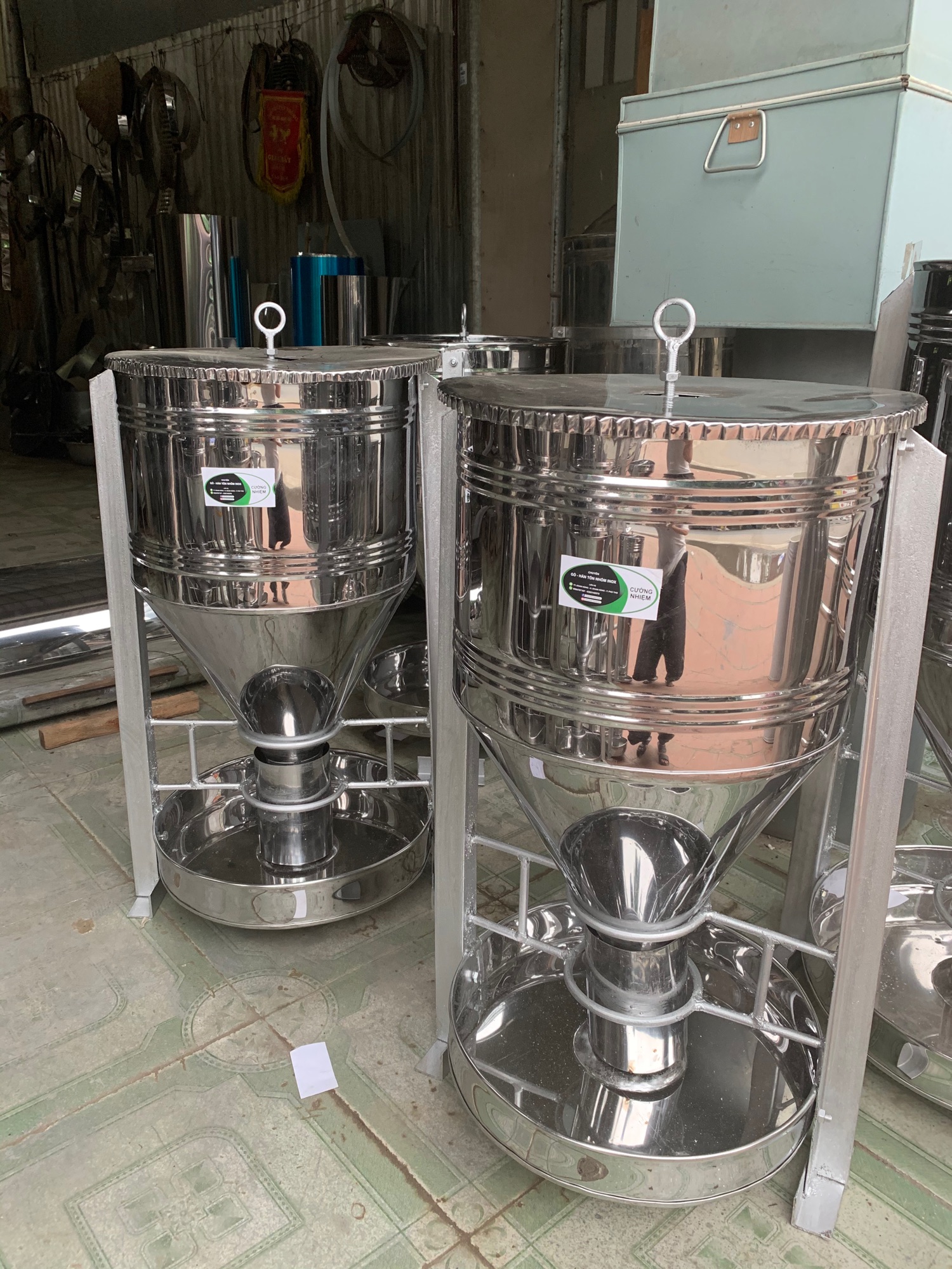 Máng cho lợn ăn thẳng 1 bao bằng inox