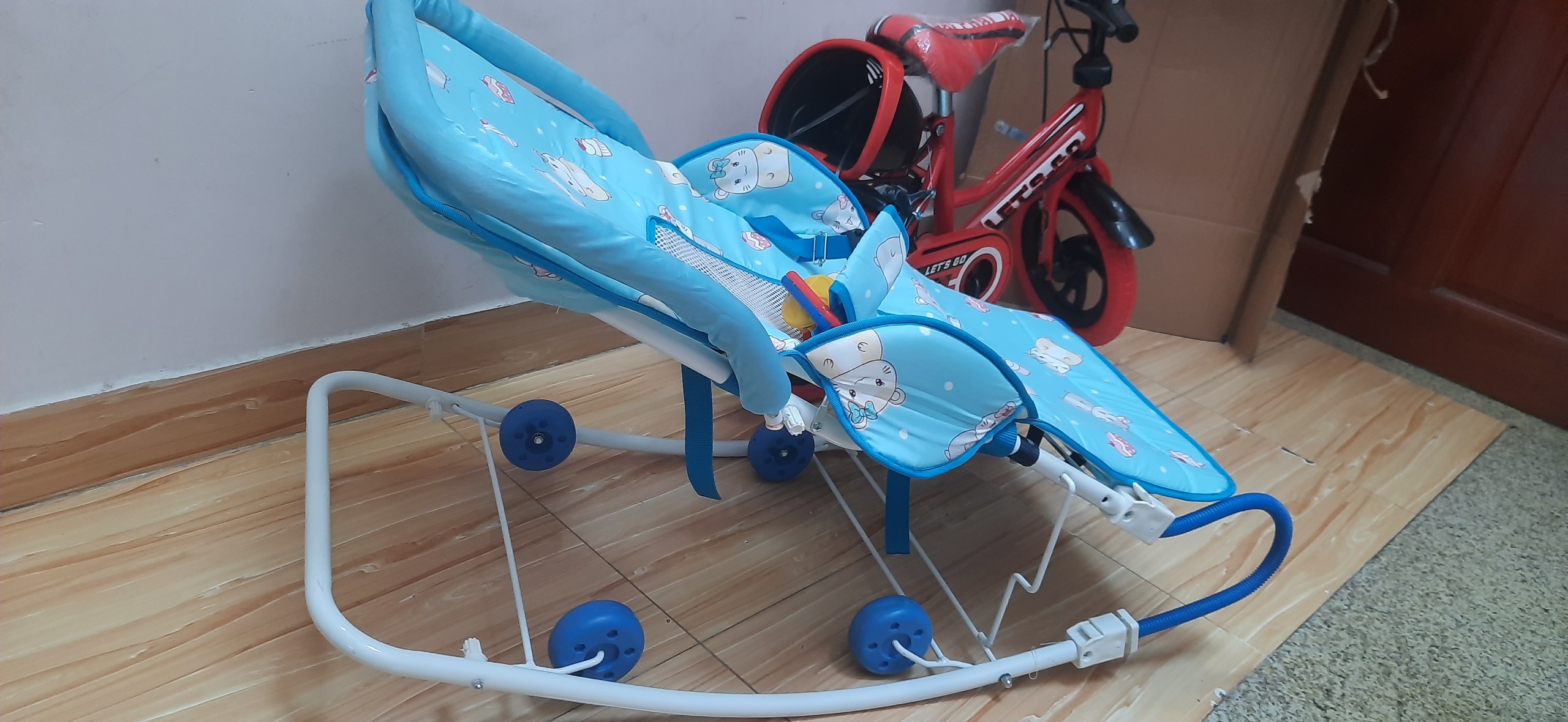 Xe nhún ăn bột gấp gọn cho bé kèm mùn chụp