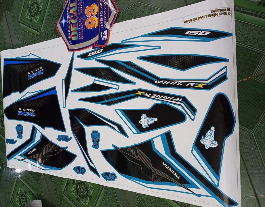 Tem rời winner X đen xe xanh